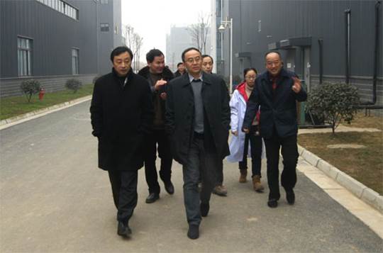 說明: E:\畜科\會(huì)議報(bào)道\20150122省科技廳副廳長韓忠成赴飼料產(chǎn)研院考察調(diào)研\(zhòng)news-1.jpg